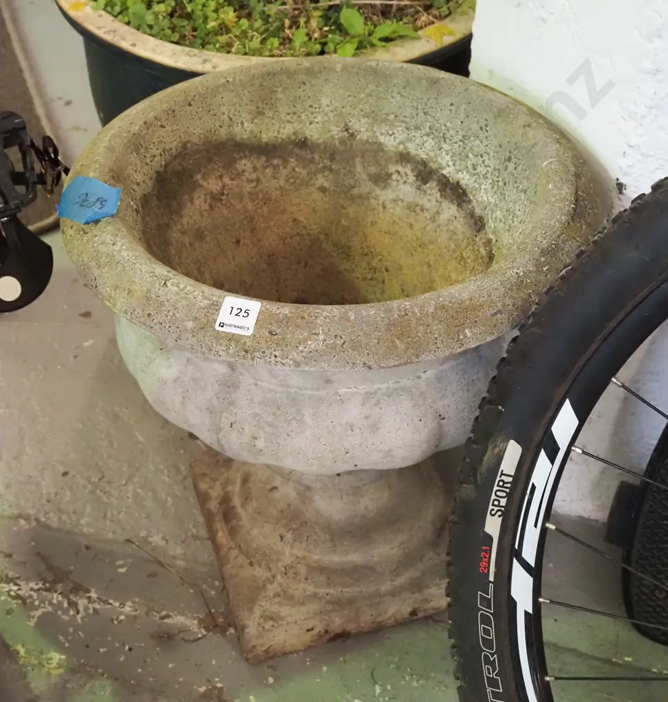 concrete garden planter H-440 Image 1++