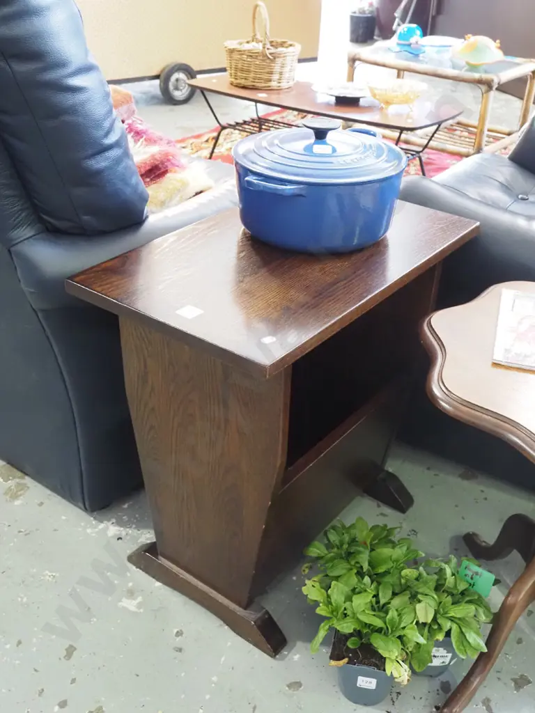 oak end table/magazine rack Image 1++