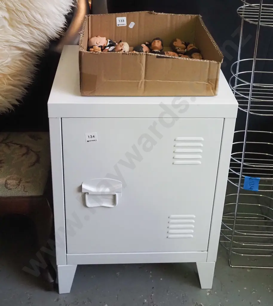 white metal single door cabinet H-570 Image 1++