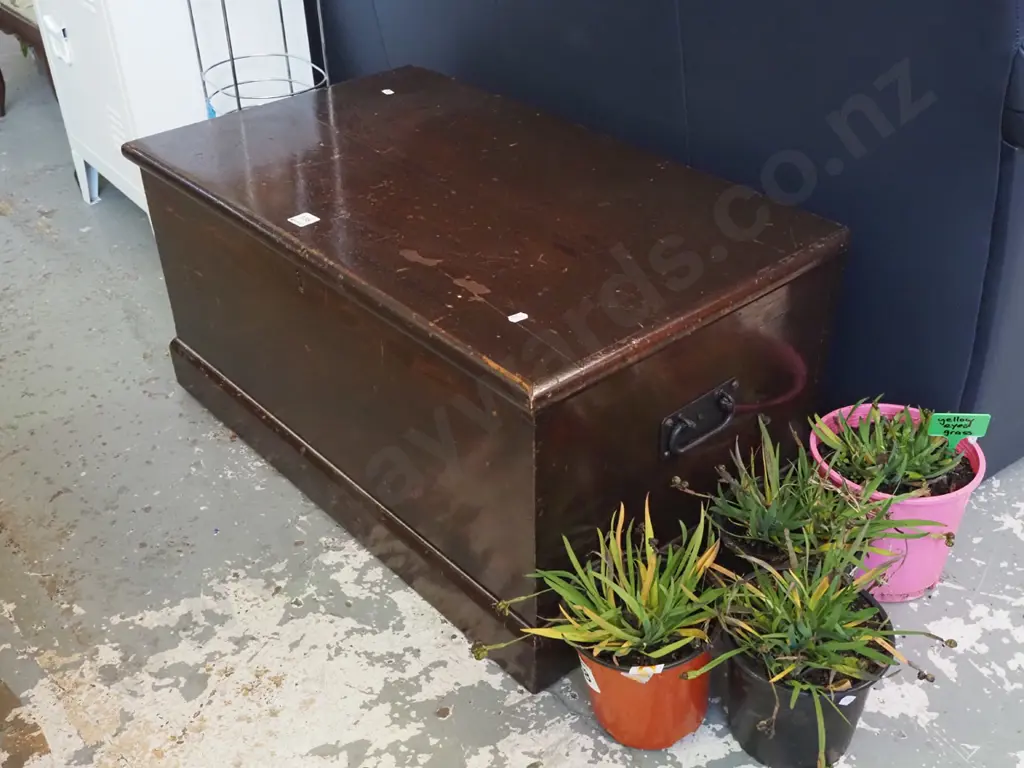antique kauri wooden chest H-360 - varnish needs attention Image 1++