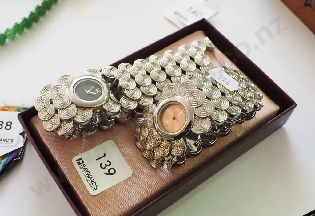 2x ladies decorative watches Image 1++