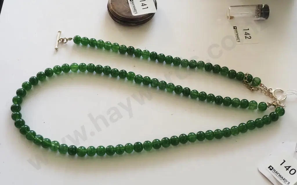 green beaded glass necklace and bracelet Image 1++