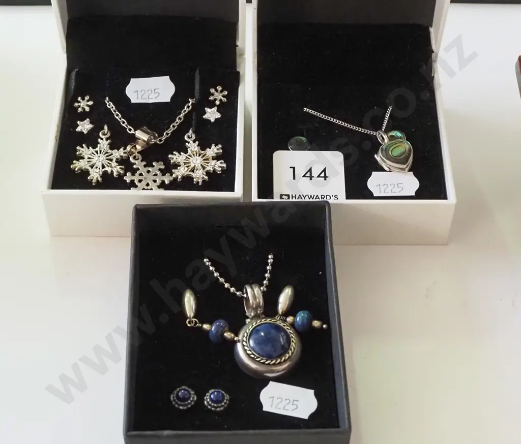 3x necklace and earring sets Image 1++