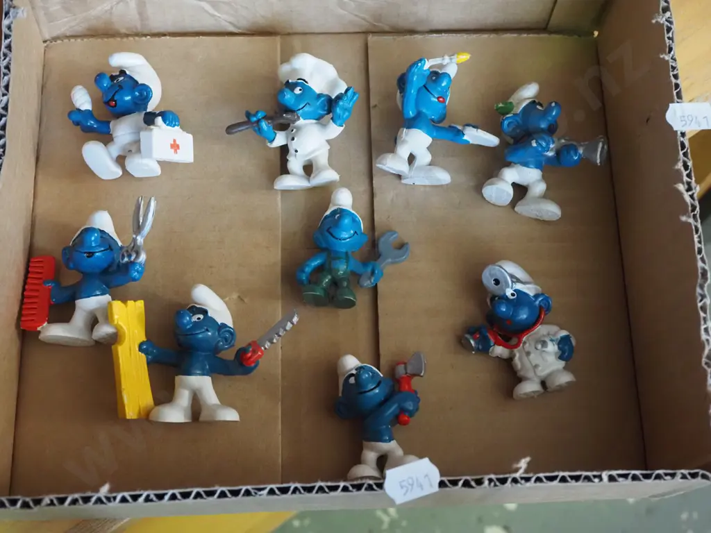 box of Smurfs Image 1++