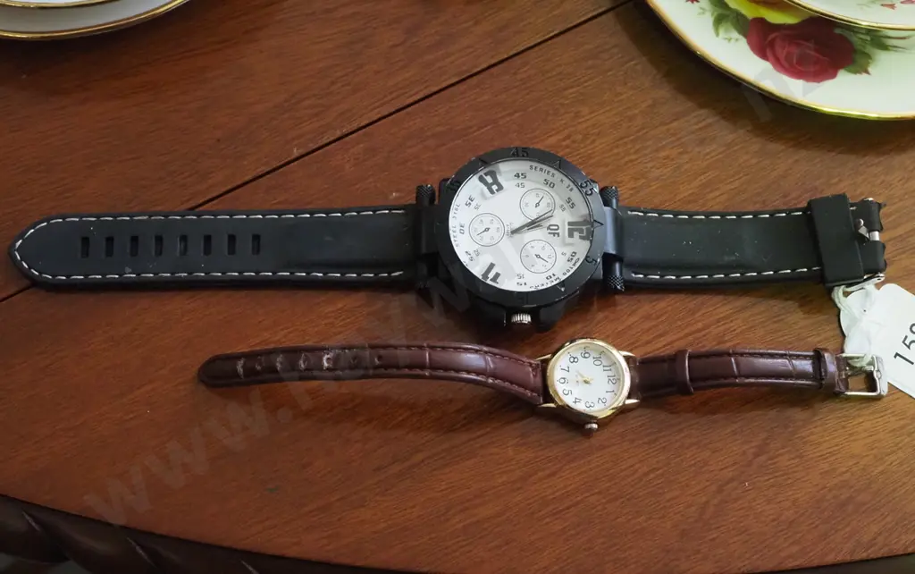 2x wristwatches Image 1++