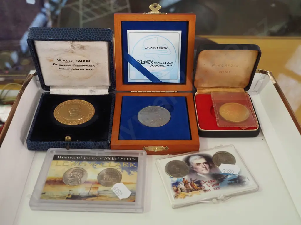 tray of collector coins Image 1++