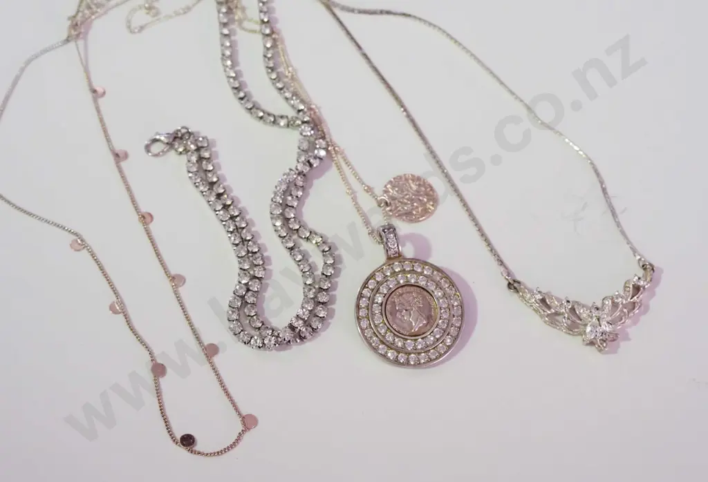 3x necklaces Image 1++