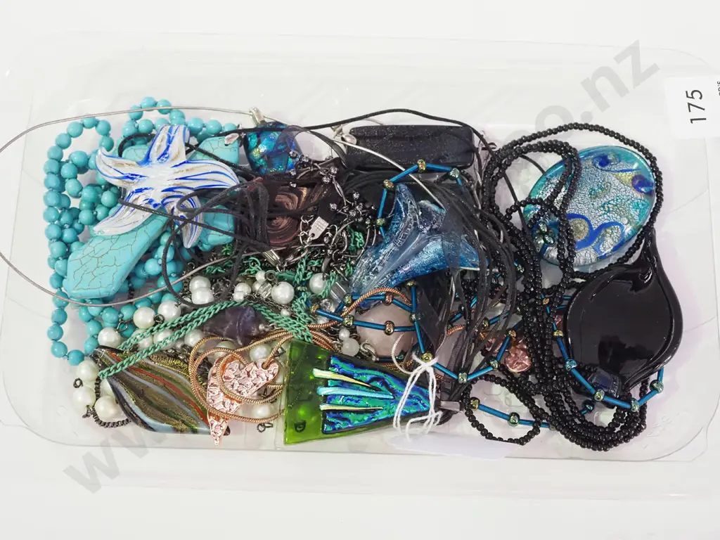 tray of costume jewellery Image 1++