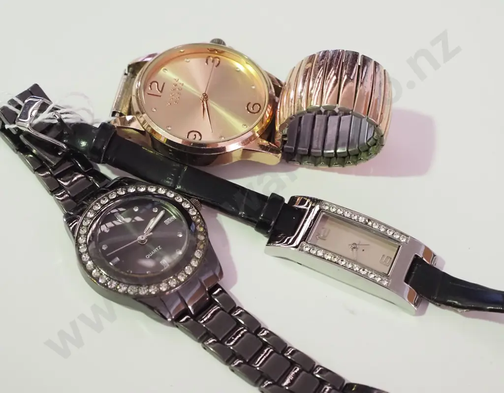 3x wristwatches Image 1++