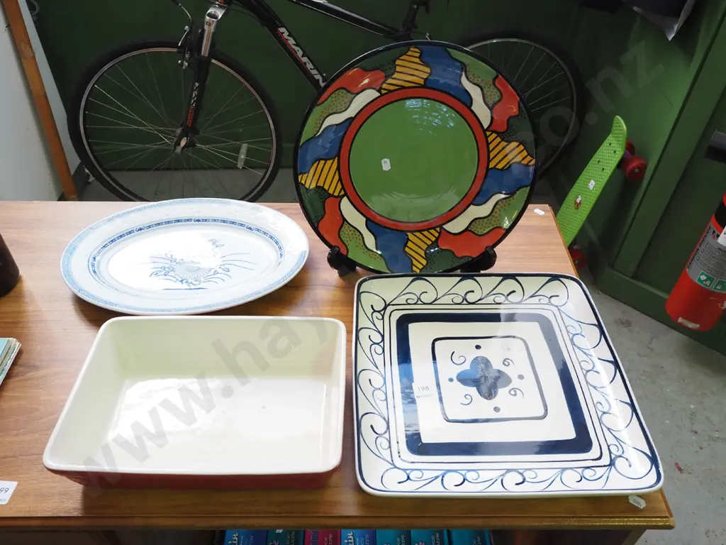 3x large serving plates, baking dish Image 1++