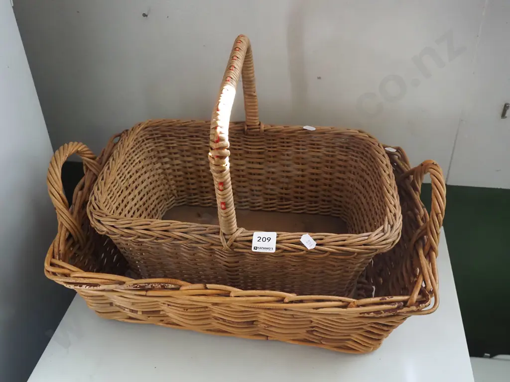 2x cane baskets Image 1++