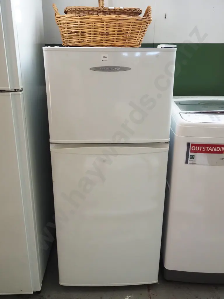 small F&P fridge freezer H-1220 W-530 D-550 Image 1++