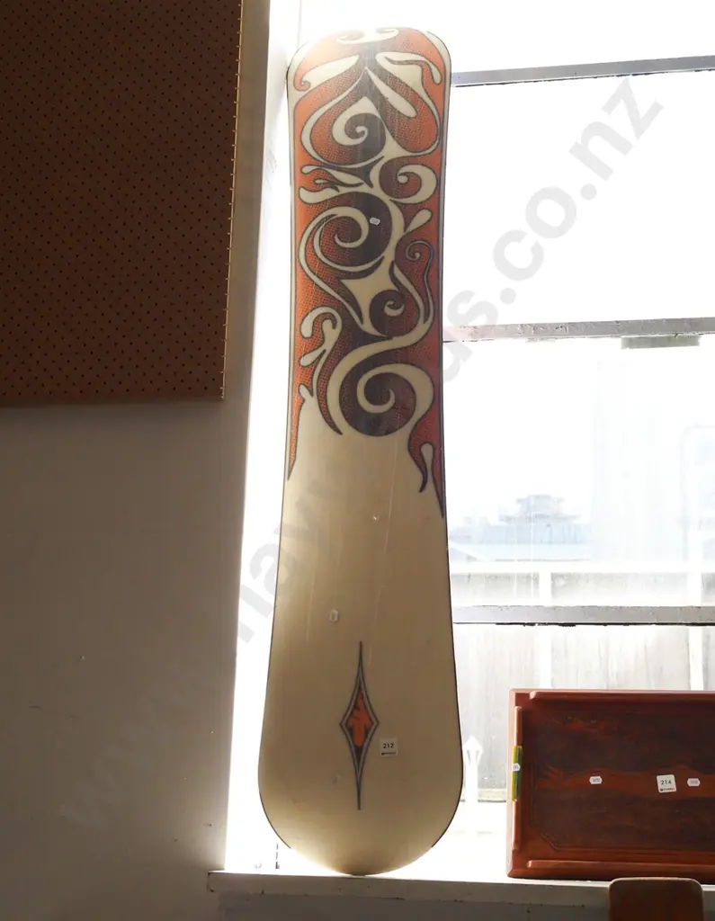 K2 snowboard - no bindings Image 1++