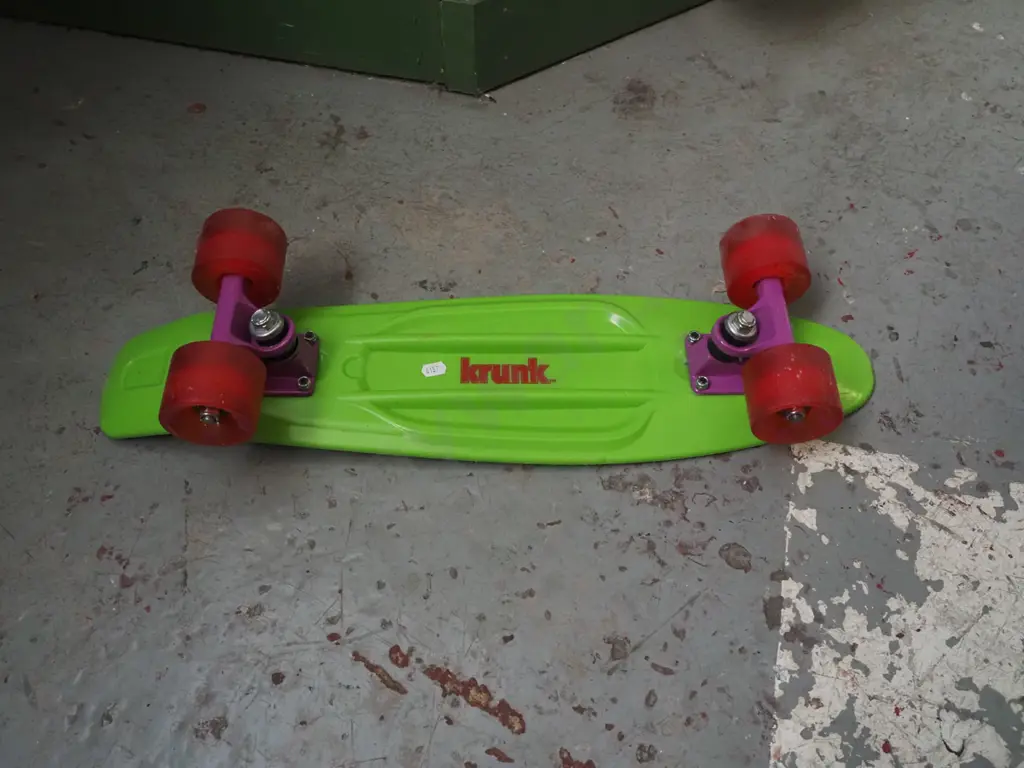 plastic skateboard Image 1++