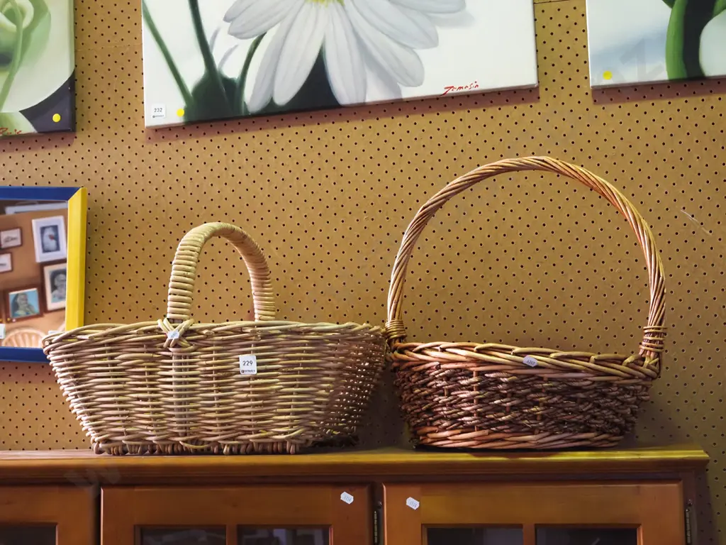2x cane baskets Image 1++