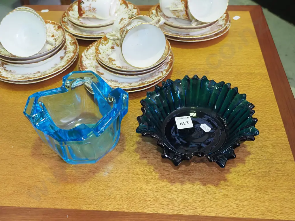 2x art glass bowls - 1 has chips Image 1++