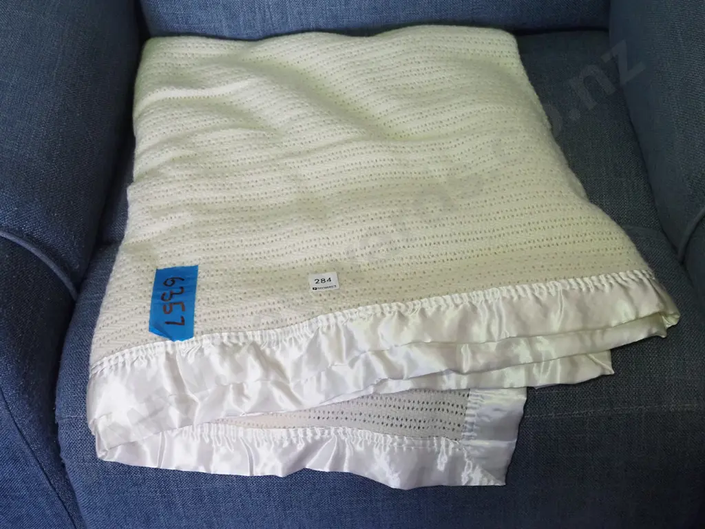 woollen blanket Image 1++