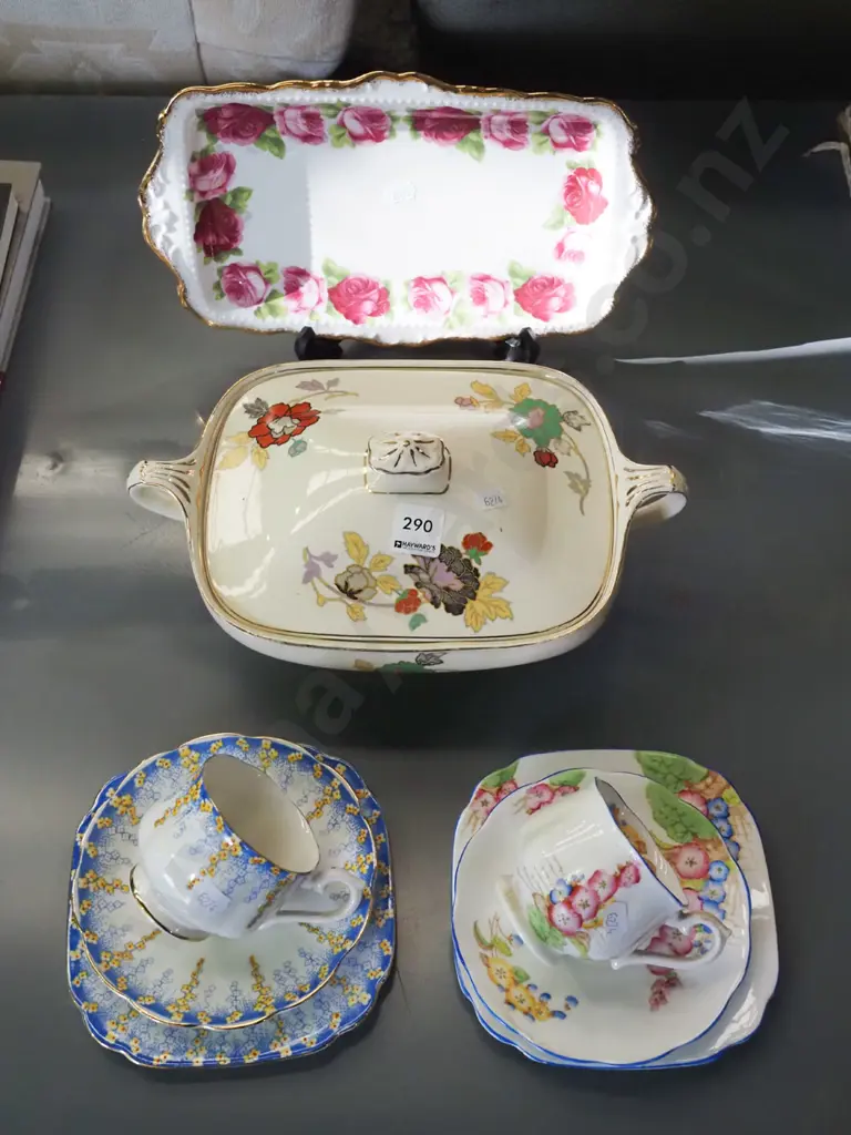 Royal Doulton Old Country rose sandwich plate, lidded vege, 2x trios Image 1++