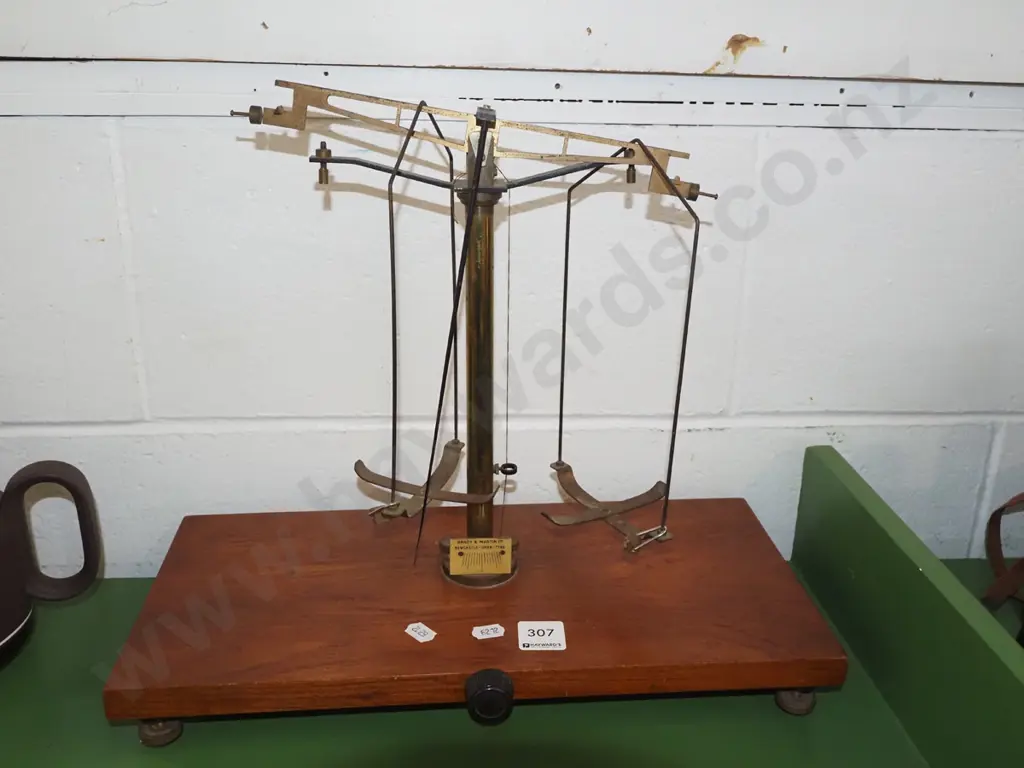 part scientific balance scales Image 1++