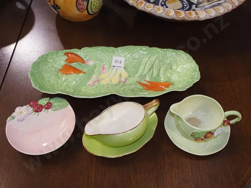 Royal Winton dish, small bowl, 2x creamers Image 1++