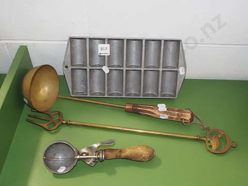 alloy gem iron, toast fork, ice cream scoop etc. Image 1++