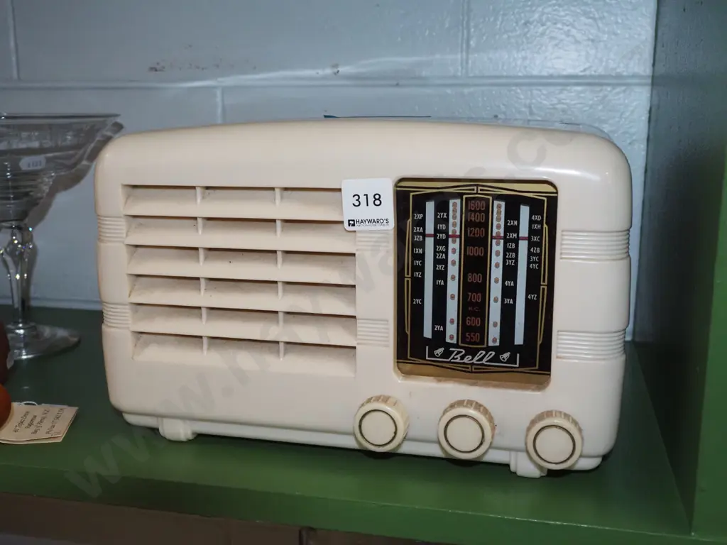 vintage Bell mantel radio Image 1++
