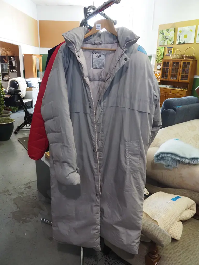 lady's long puffer coat Image 1++