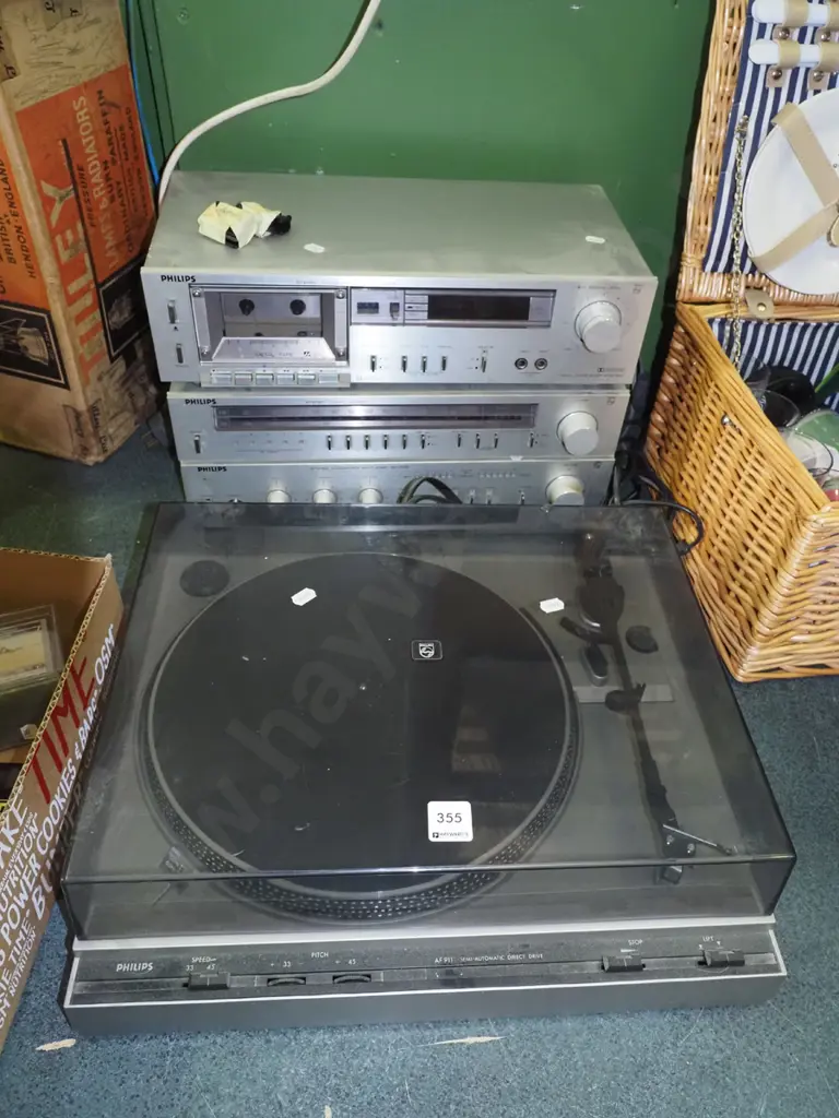 Philips stereo w/ turntable, amplifier, tuner, cassette deck Image 1++