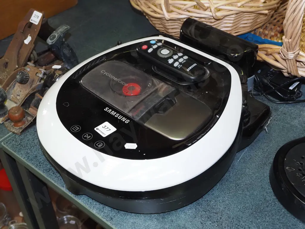 Samsung Cyclone Force robotic vacuum cleaner Image 1++