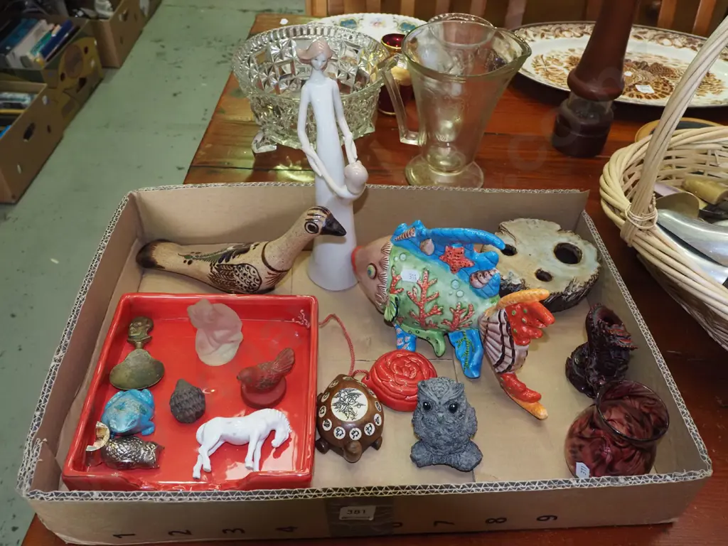 box; figurines, ceramic tray, small glass vase etc Image 1++