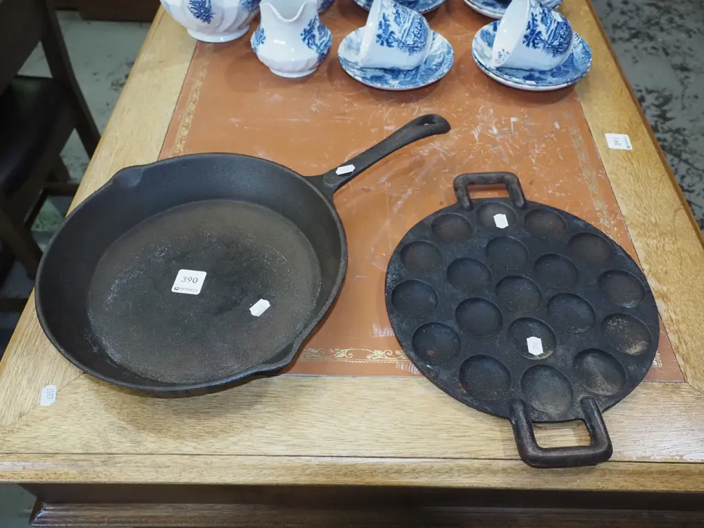 cast iron frying pan, dimpled griddle Image 1++