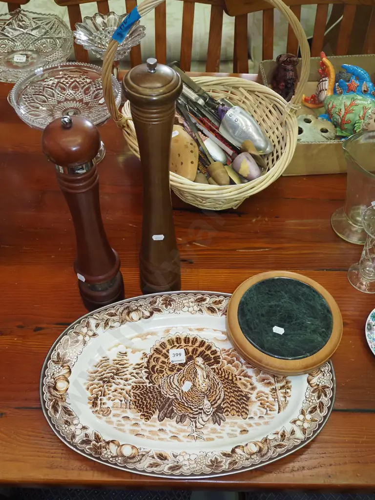 green stone heat pad, large turkey ashet, 2x pepper mills H-460 Image 1++