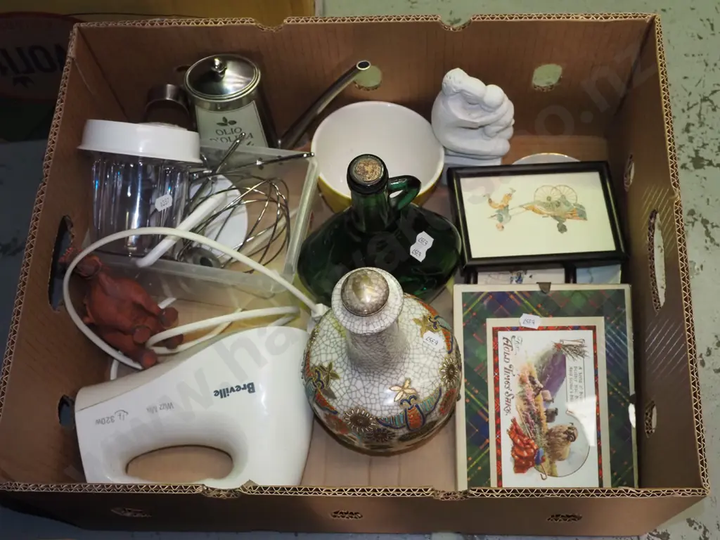 box; Breville hand mixer, olive oil jug, print etc Image 1++