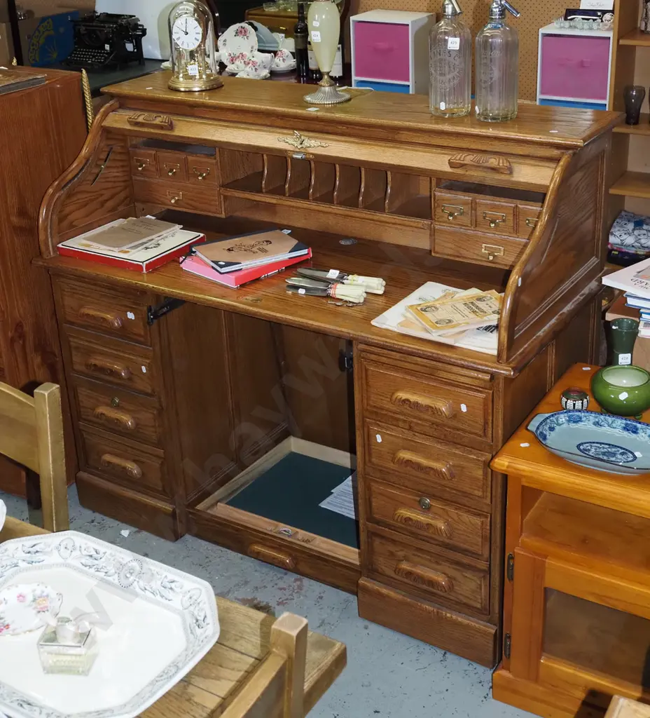 reproduction oak roll top desk with lockable drawers and lockable top - keys in office H-1150 W-1370 D-620 Image 1++