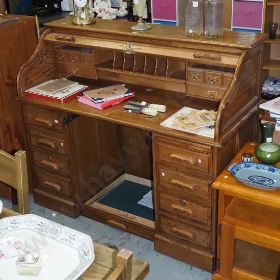reproduction oak roll top desk with lockable drawers and lockable top - keys in office H-1150 W-1370 D-620