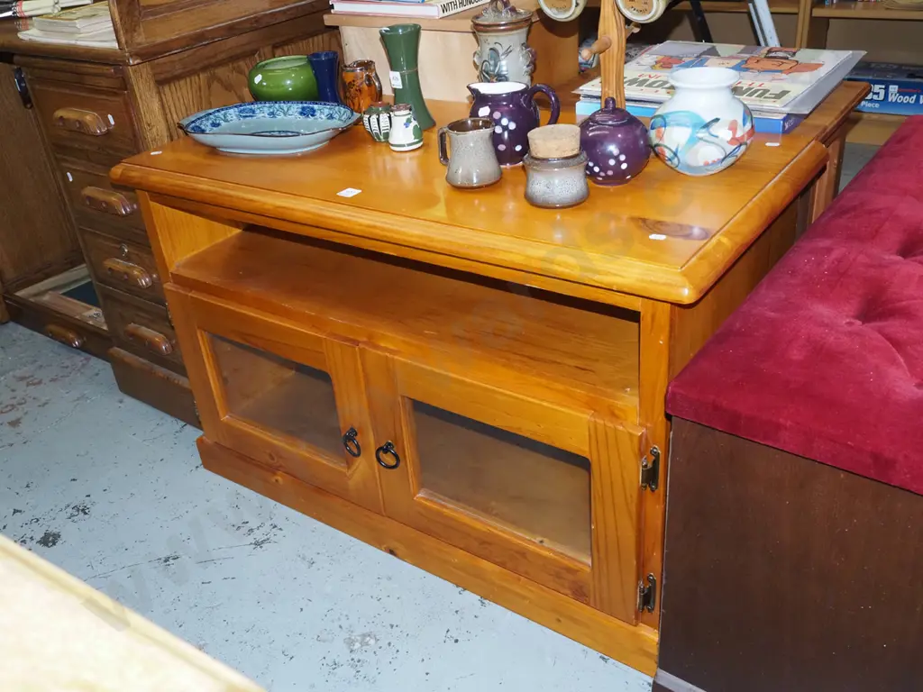solid pine entertainment unit H-620 W-1000 D-465 Image 1++