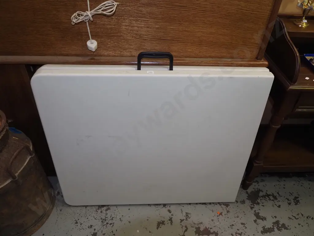 plastic fold in half trestle table Image 1++