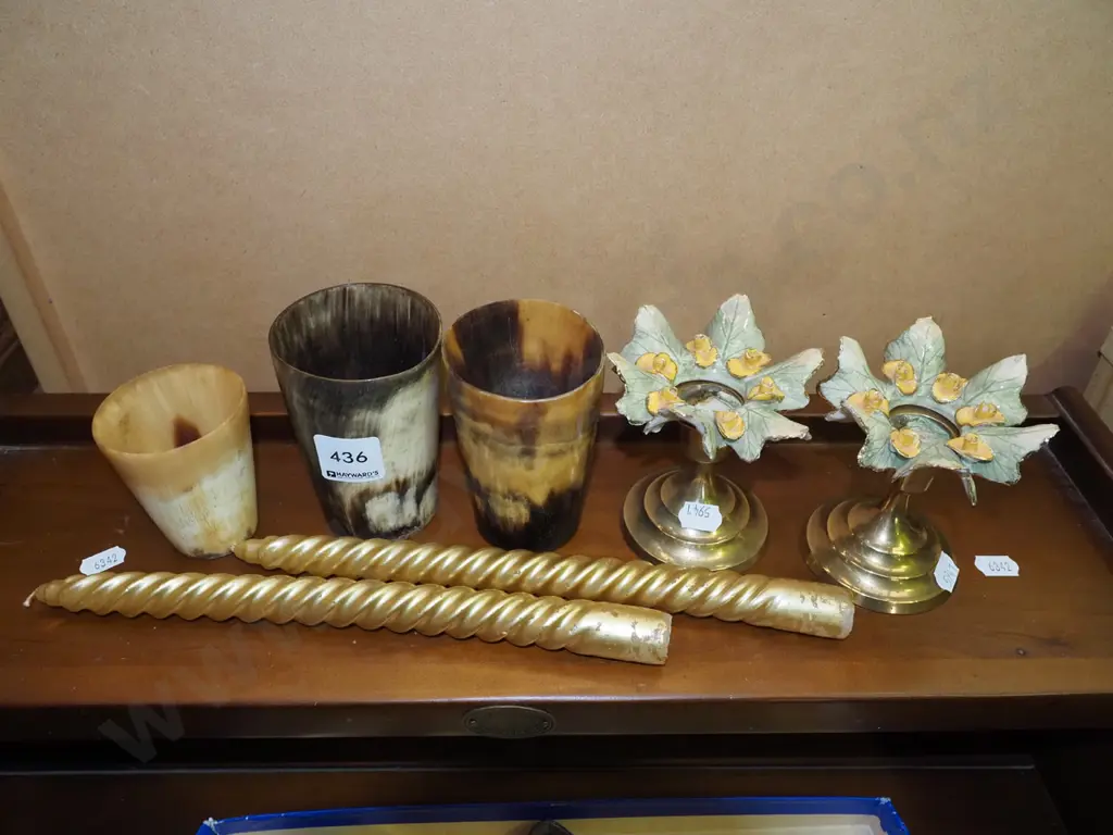2x brass candlestick holders and candles, 3x animal horn cups Image 1++