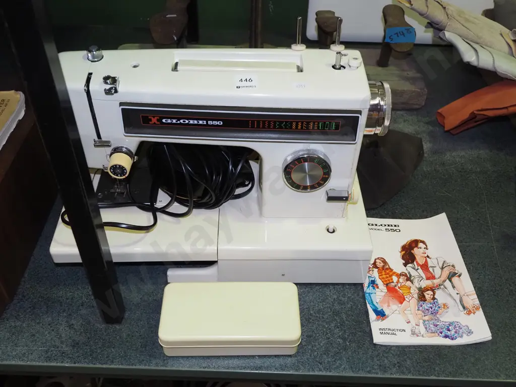 Globe 550 sewing machine Image 1++