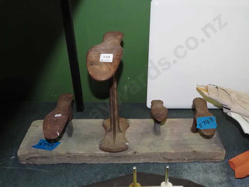 5x shoe lasts on wooden board Image 1++