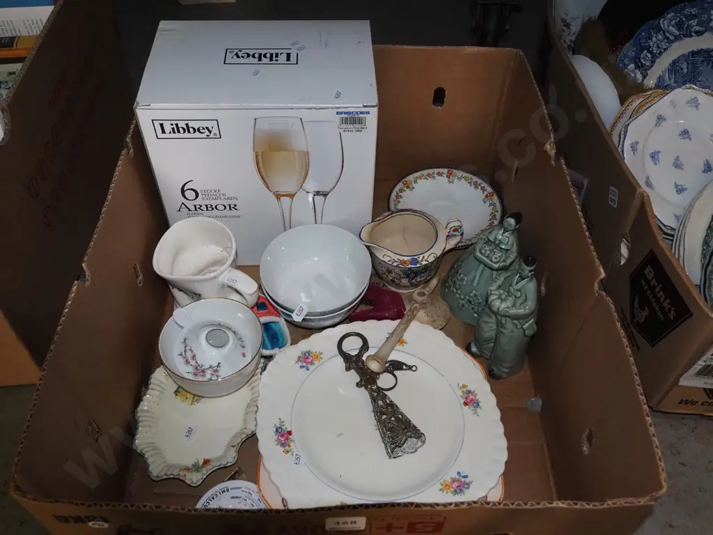 box; plates, figurines, wine glasses etc Image 1++
