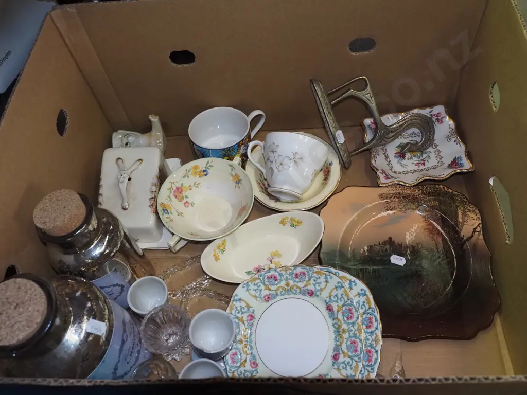 box; cups, plates, egg cups etc Image 1++