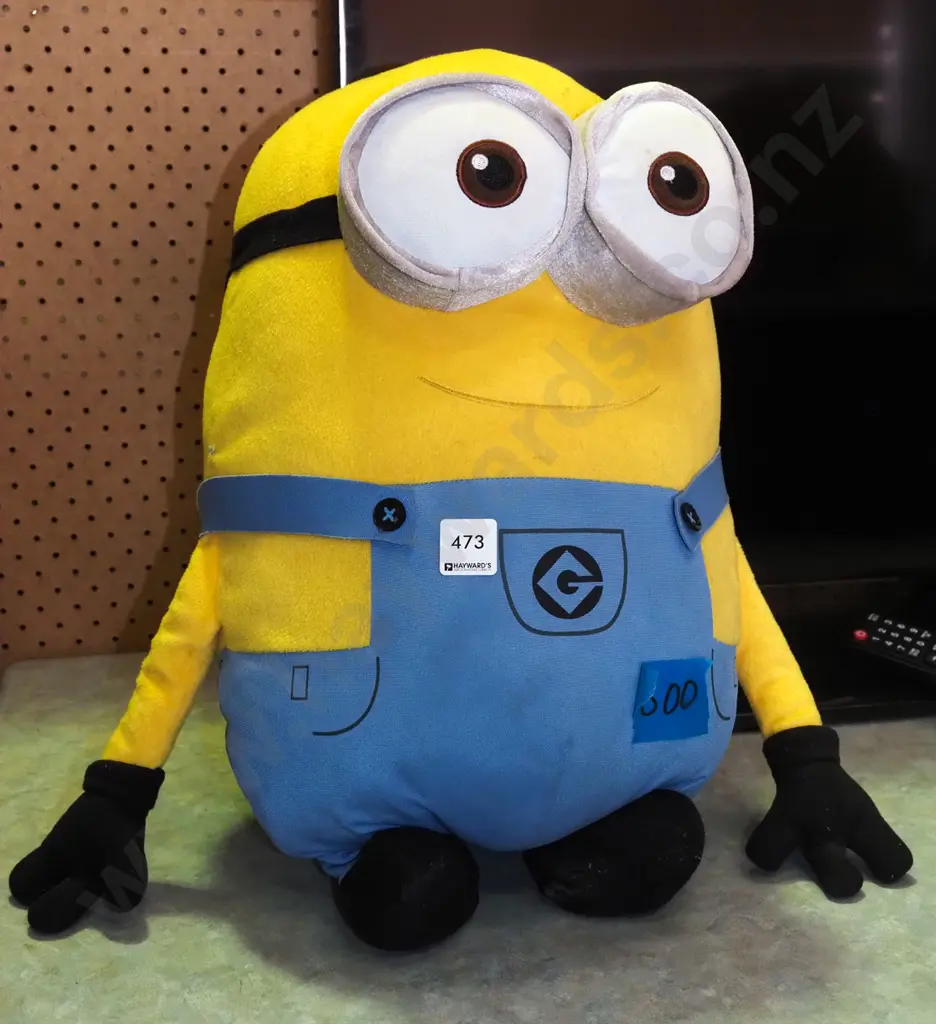large Minion soft toy H-440 Image 1++