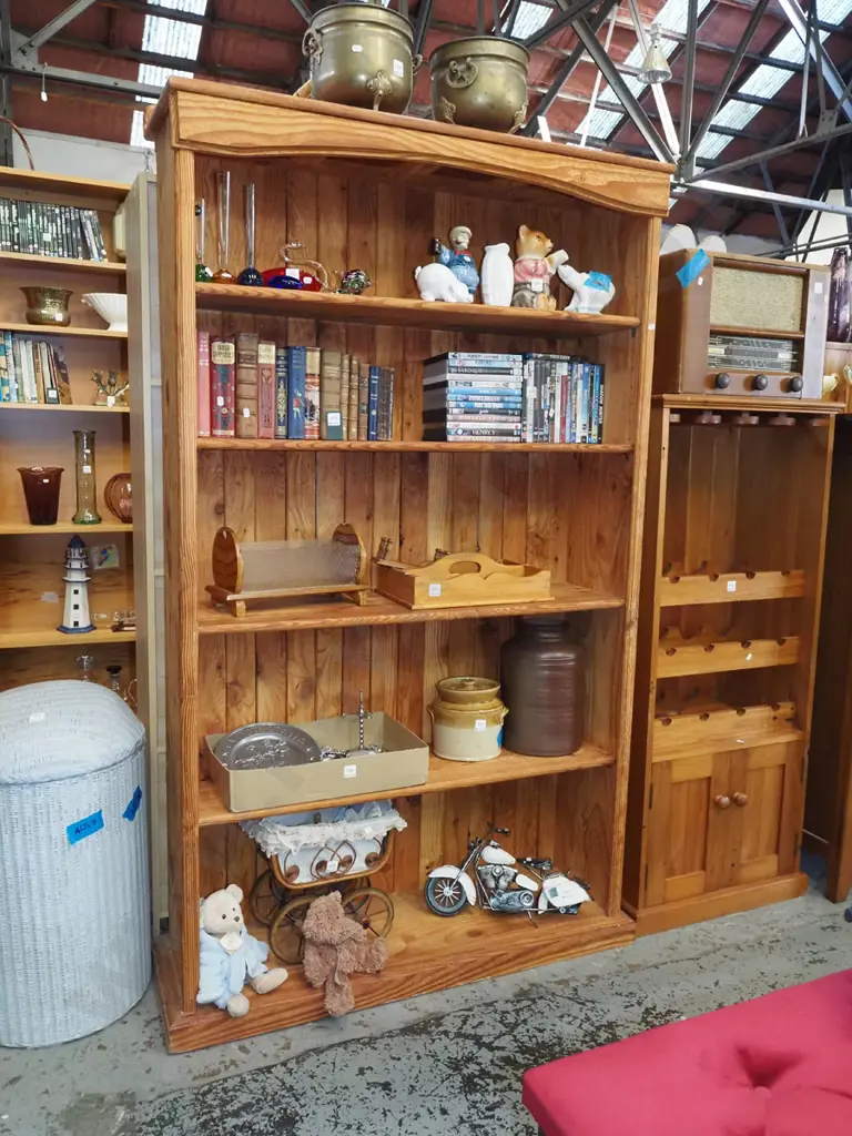 oregon adjustable bookcase - varnish needs attention H-1810 W-1070 D-310 Image 1++