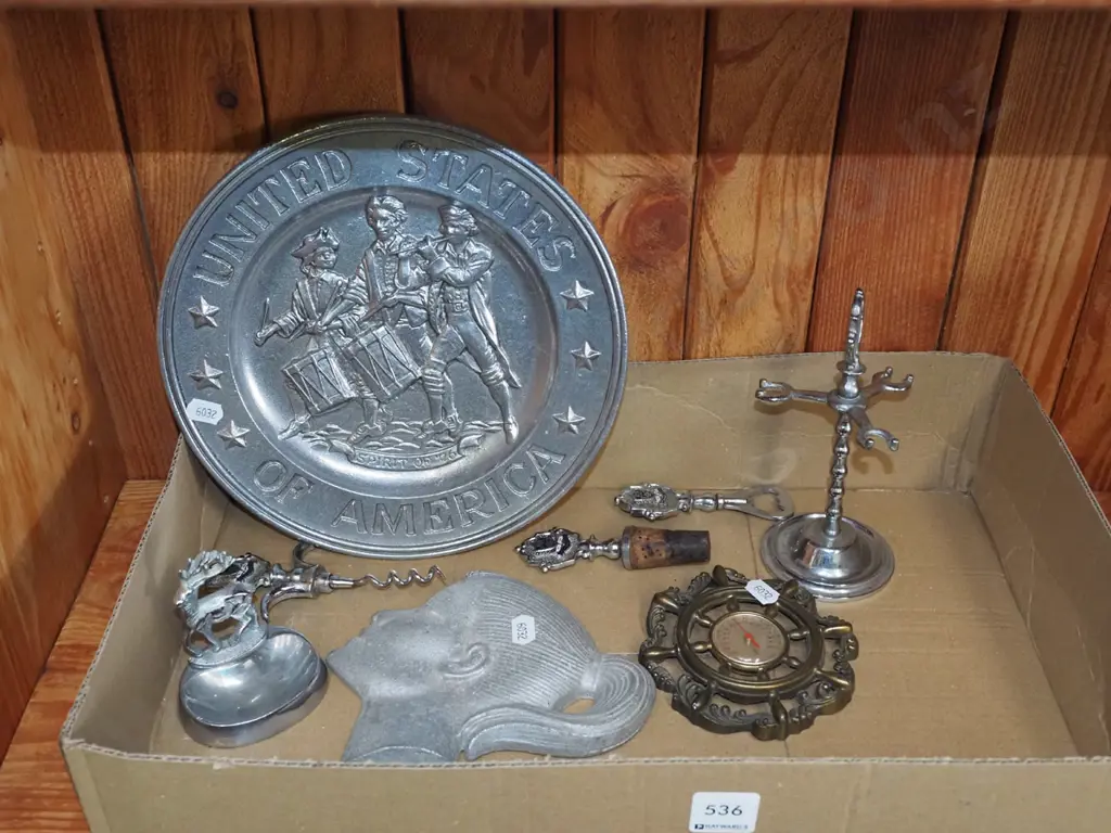 box; American cast alloy plate, thermometer, silhouette etc Image 1++