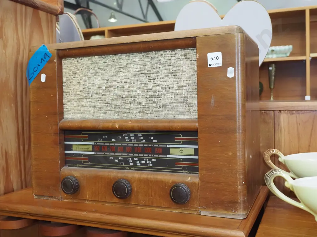 vintage Cromwell valve radio Image 1++