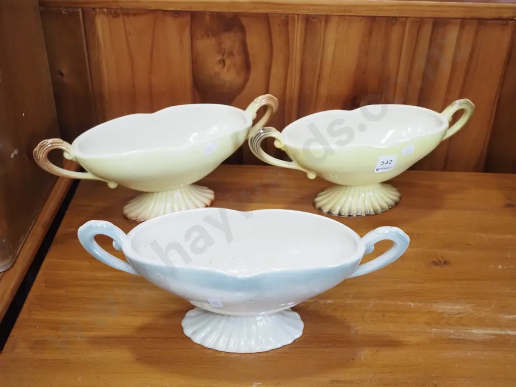 3x Titian ware urns Image 1++