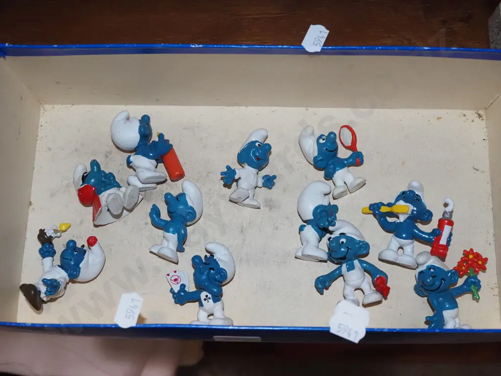box of Smurfs Image 1++