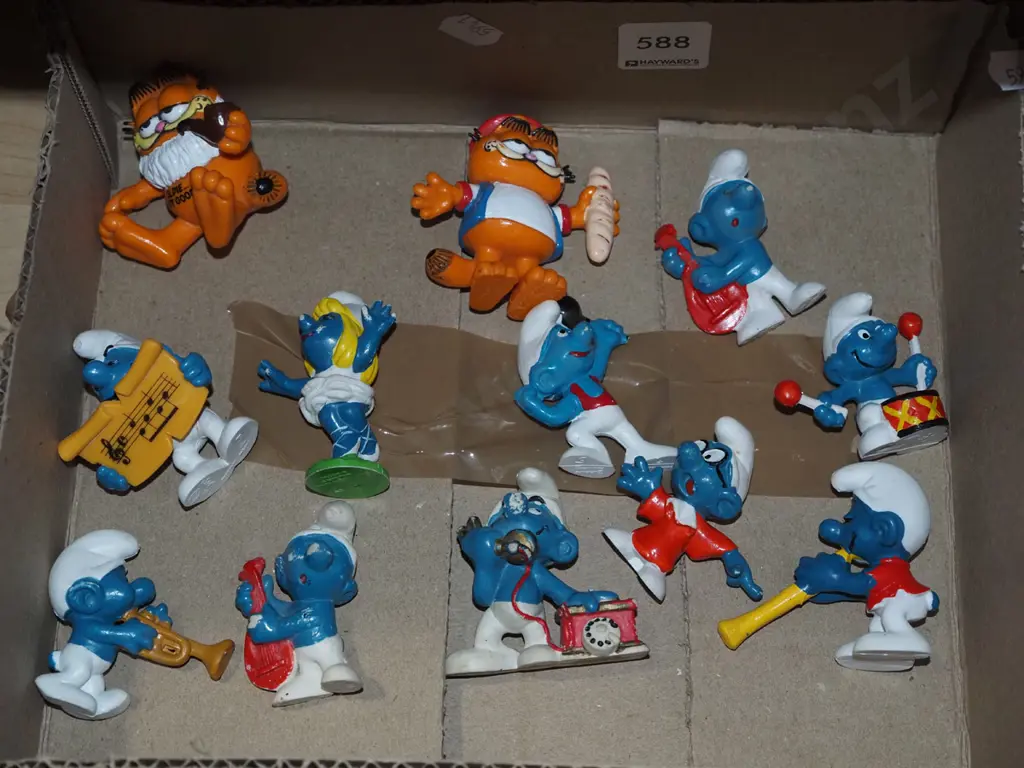 box of Smurfs and Garfield Image 1++
