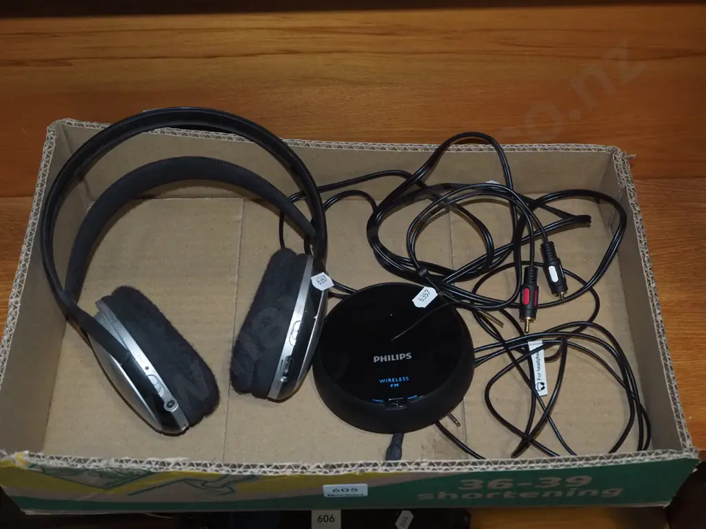 Philps wireless headphones Image 1++